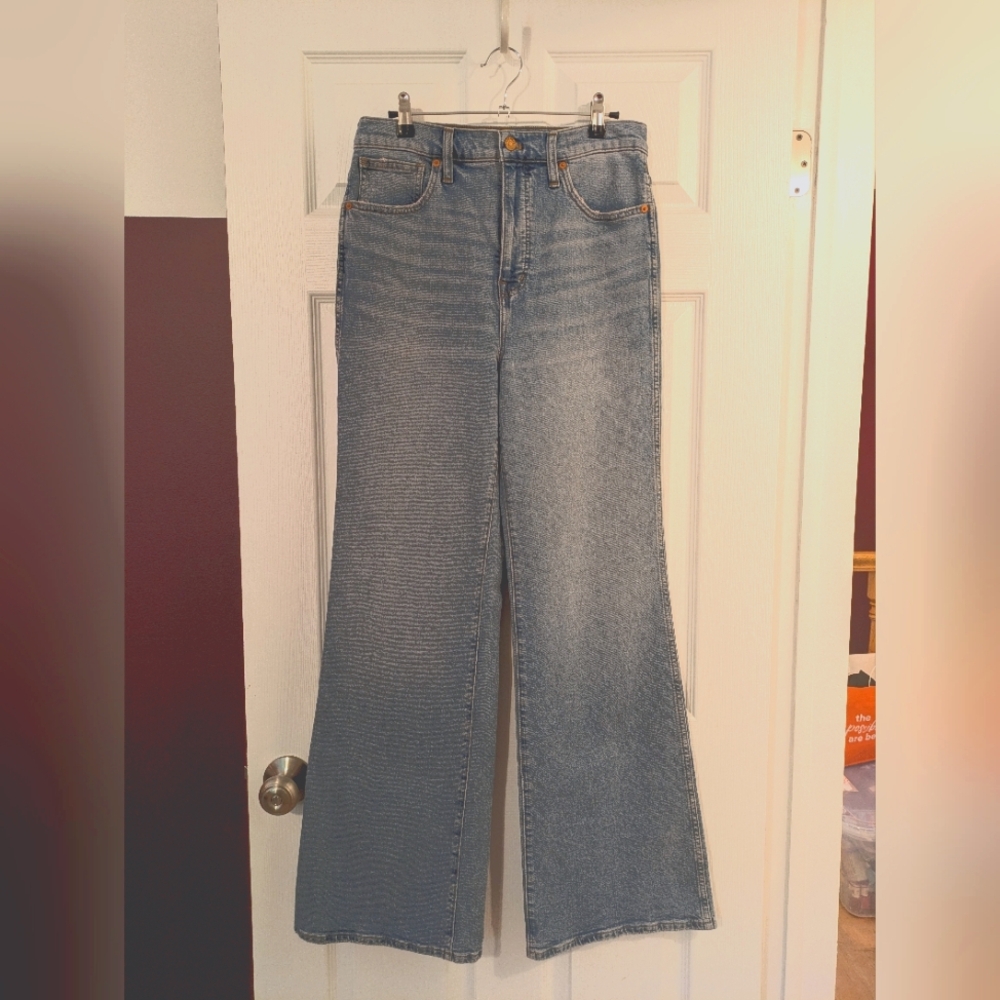 Madewell 11" High Rise Flare- NWT- Size 28